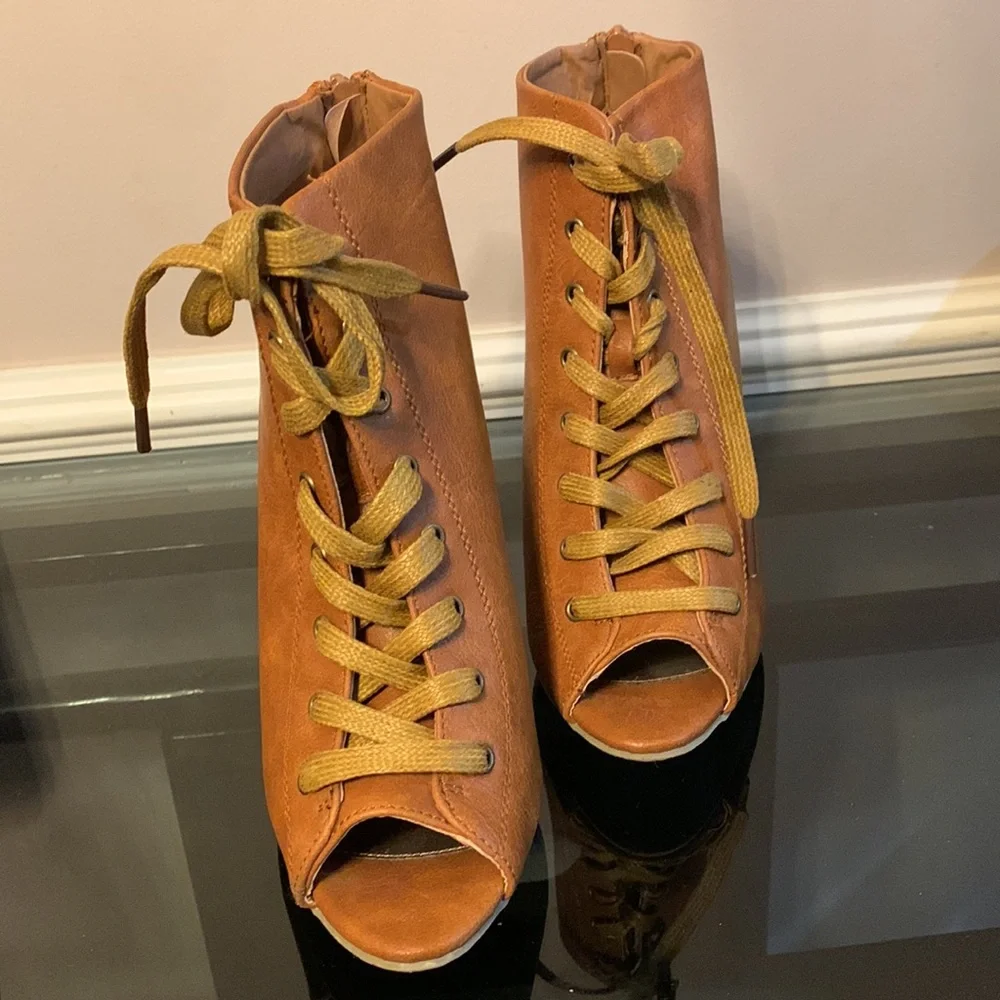 Lace up booties - Picture 2 of 4